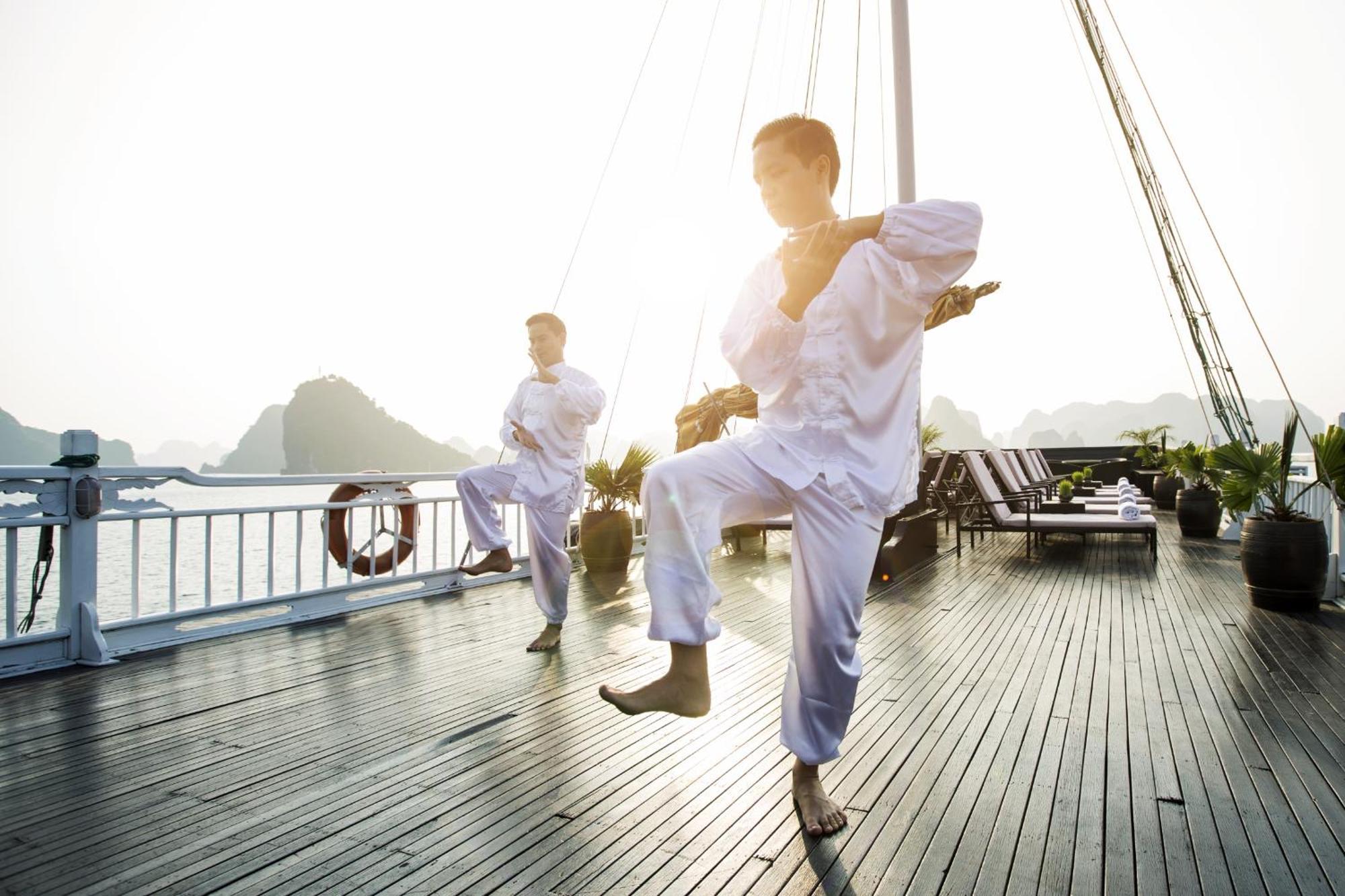 Hera Grand Luxury Cruise ฮาลอง ภายนอก รูปภาพ