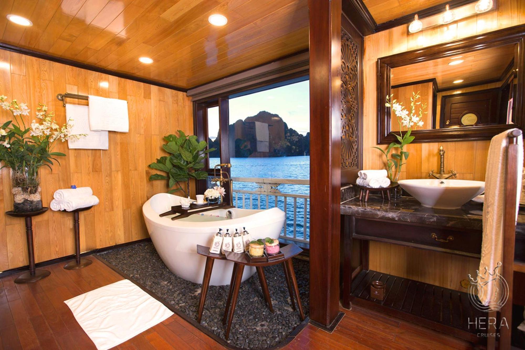 Hera Grand Luxury Cruise ฮาลอง ภายนอก รูปภาพ