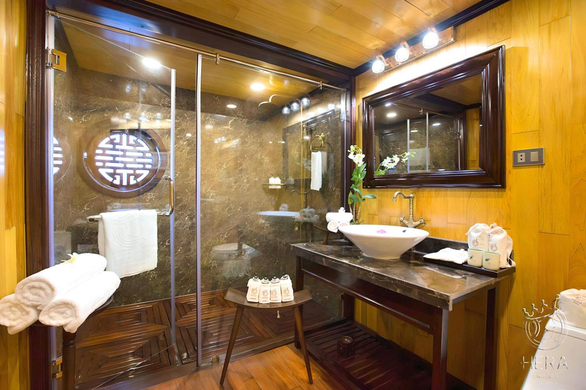 Hera Grand Luxury Cruise ฮาลอง ภายนอก รูปภาพ