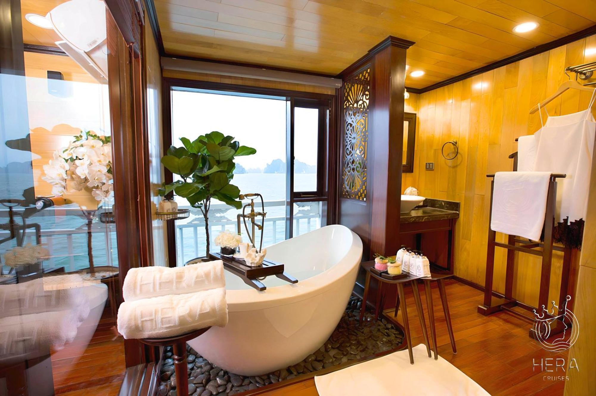 Hera Grand Luxury Cruise ฮาลอง ภายนอก รูปภาพ
